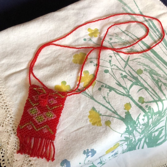 Red seed bead pouch necklace - Picture 4 of 4